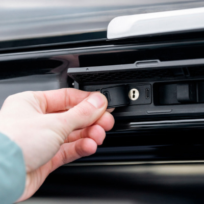  Автомобильный бокс Enroad Nomadix Pro XXL 600 E Black, черный глянец компании RackWorld