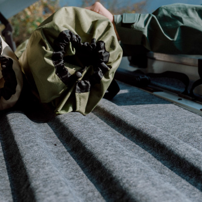  Автомобильный бокс Enroad Nomadix Pro XXL 600 E Black, черный глянец компании RackWorld